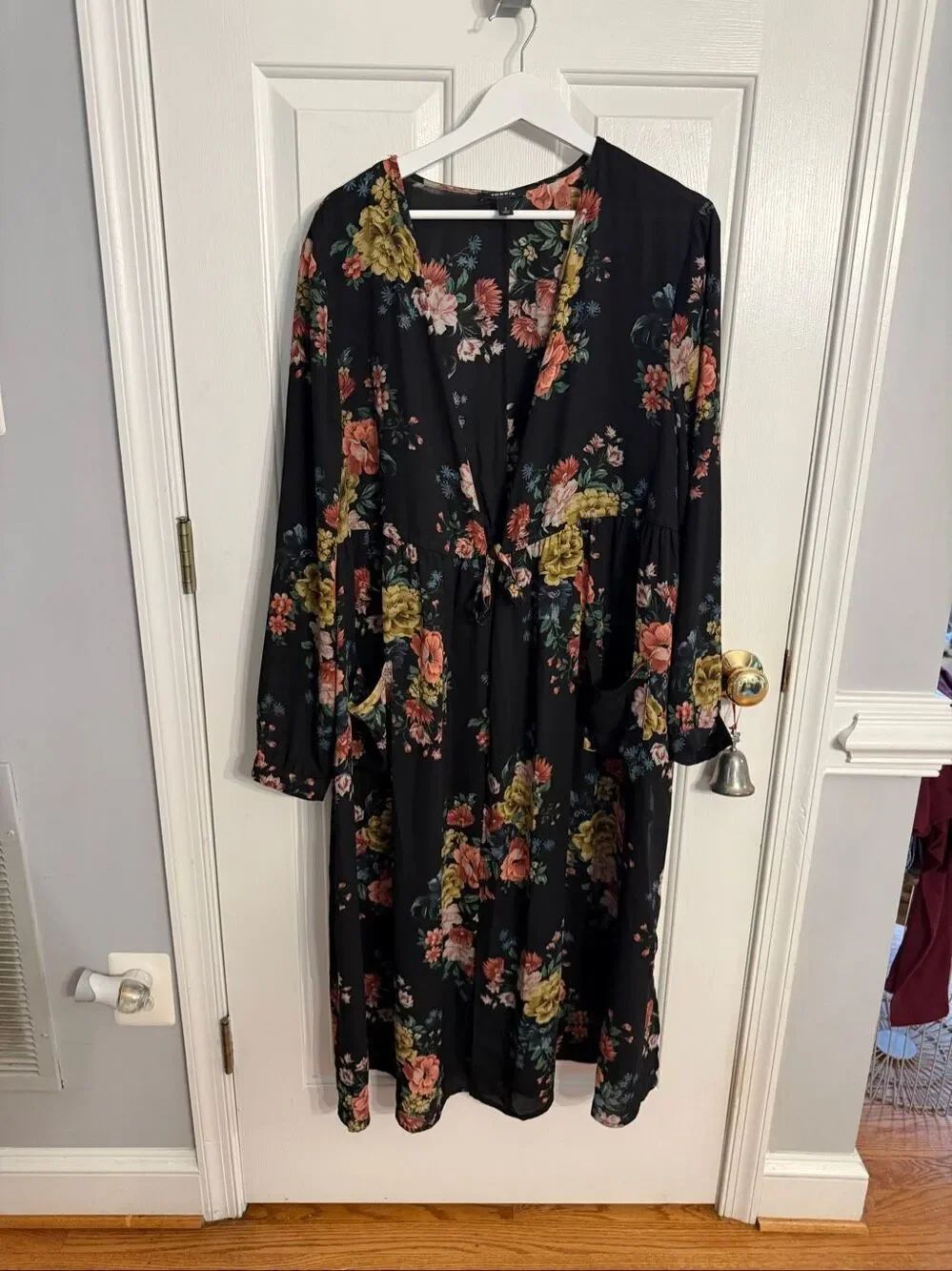 Torrid Black Floral Tie Front Overdress Sz 2X EUC has POCKETS